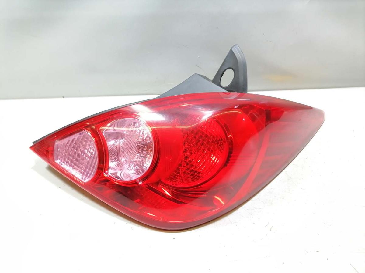 Nissan Tiida original Rücklicht Rückleuchte Schlussleuchte rechts Bj.2007